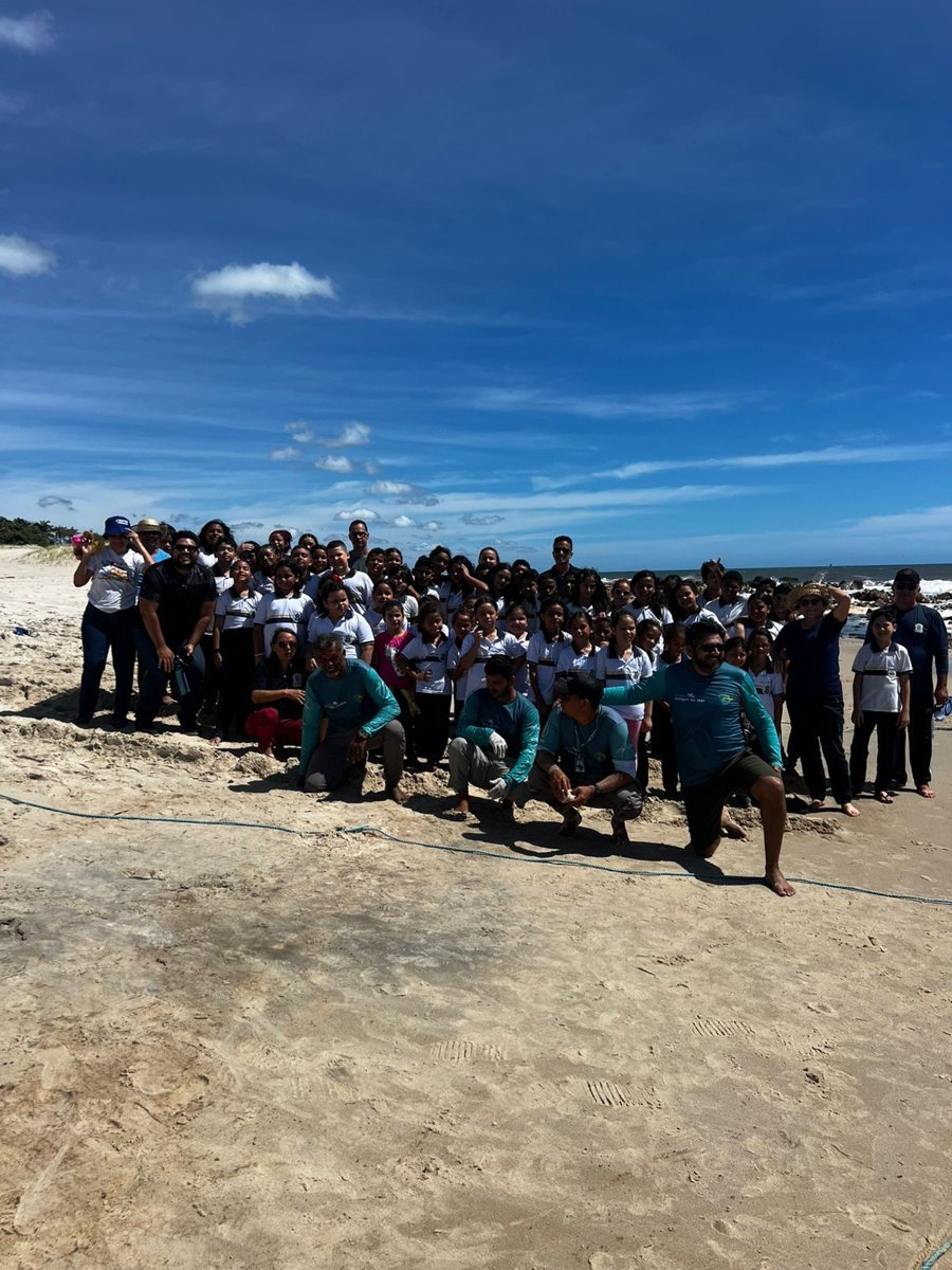 Equipe APREMACE e alunos na Praia do Presídio